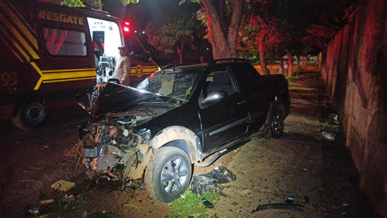 Imagem de compartilhamento para o artigo Motorista com sinais de embriaguez bate carro contra árvore em Chapadão do Sul da MS Todo dia